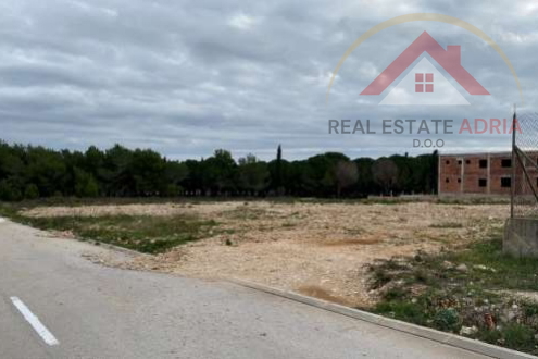 Building land in the industrial zone of Biograd na Moru